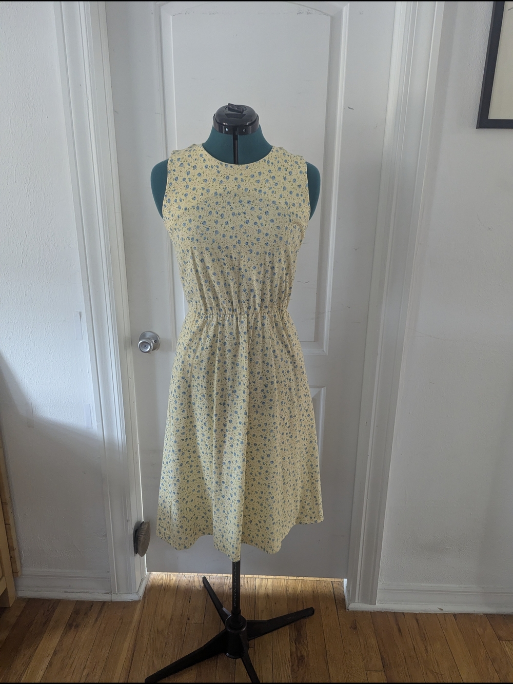 Source Unknown Yellow Floral Sleeveless Midi Dress
